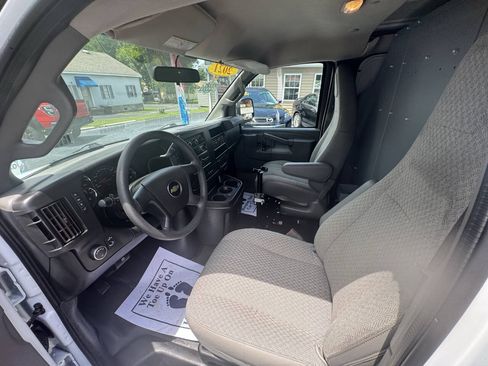 Used 2021 Chevrolet Express 2500 RWD image 20