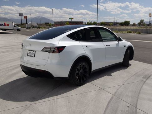 Used 2022 Tesla Model Y Long Range AWD/4WD image 7