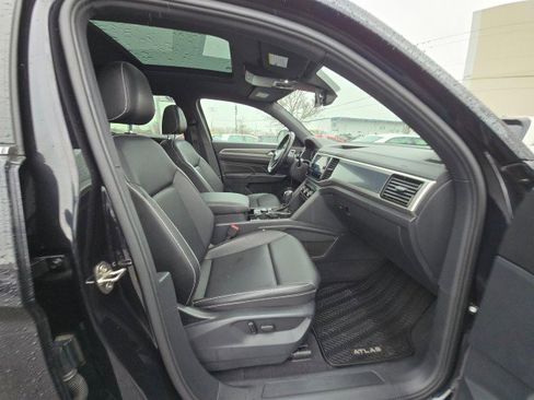 Used 2020 Volkswagen Atlas Cross Sport SEL image 11