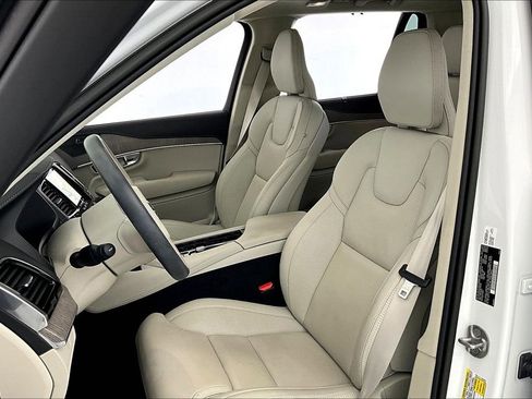 Used 2024 Volvo XC90 B6 Ultimate w/ Lounge Package image 31