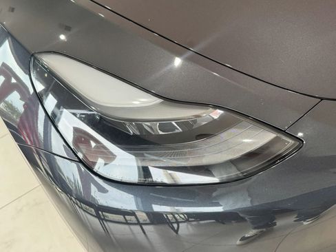 Used 2024 Tesla Model Y Long Range AWD/4WD image 8