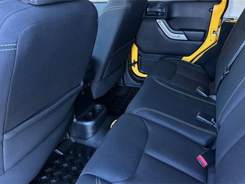 Used 2015 Jeep Wrangler Unlimited Sahara image 13