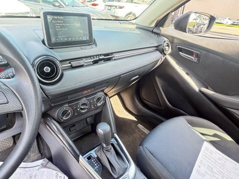Used 2017 Toyota Yaris iA FWD image 12