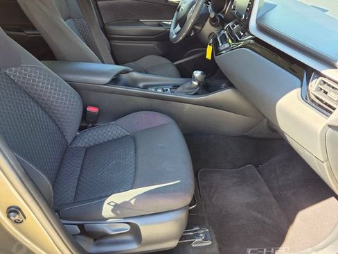 Used 2021 Toyota C-HR LE FWD image 17