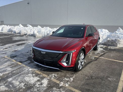 Used 2024 Cadillac Lyriq Luxury w/ LPO, Floor Liner Package image 1