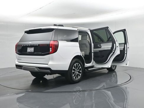 Used 2025 Ford Expedition Platinum AWD/4WD image 37