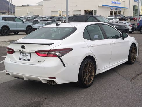 Used 2023 Toyota Camry SE image 3