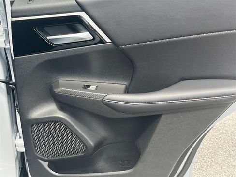 New 2025 Mitsubishi Outlander SE image 17