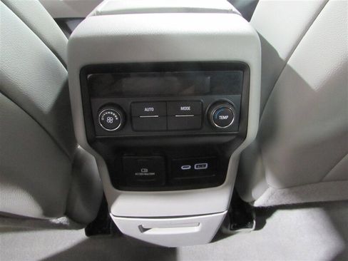 Used 2023 GMC Acadia SLT image 55