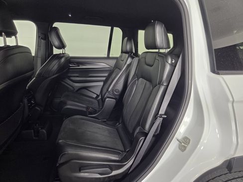 Used 2023 Jeep Grand Cherokee L Laredo RWD image 25