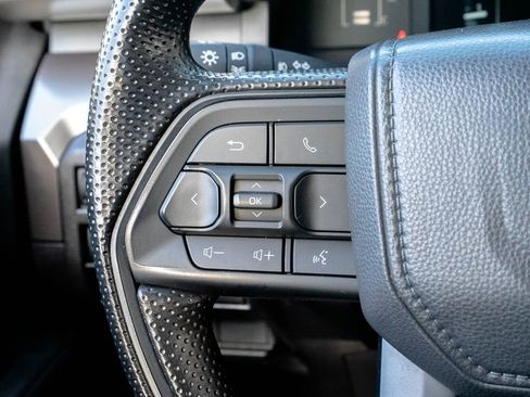 Used 2025 Toyota Tacoma SR5 AWD/4WD image 15