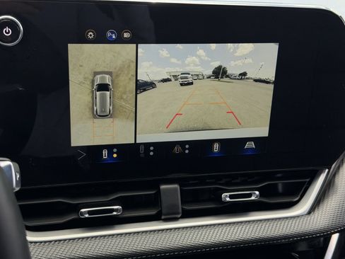 Used 2025 Chevrolet Equinox LT w/ Safety and Technology Package FWD image 18