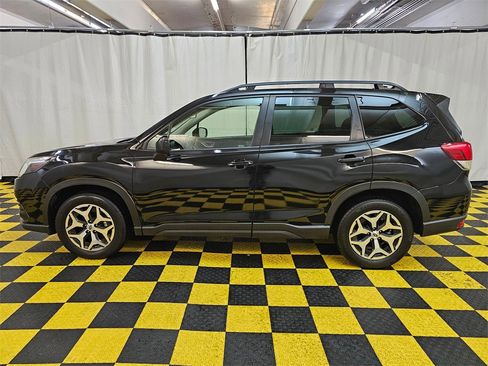 Used 2022 Subaru Forester Premium image 6
