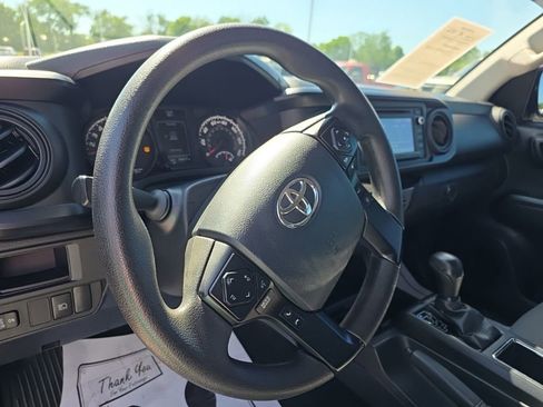 Used 2018 Toyota Tacoma SR w/ SR Convenience Package AWD/4WD image 9