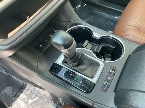Used 2019 Toyota Highlander Limited Platinum AWD/4WD image 29
