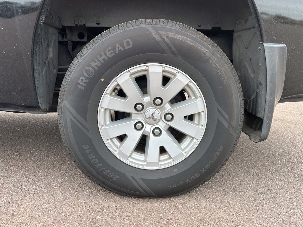 Used 2006 Mitsubishi Raider LS AWD/4WD image 38