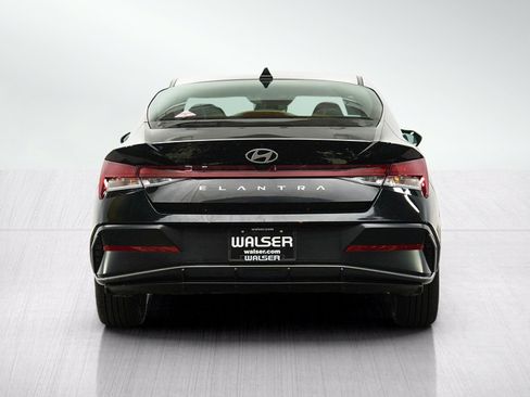 Used 2025 Hyundai Elantra SEL FWD image 4