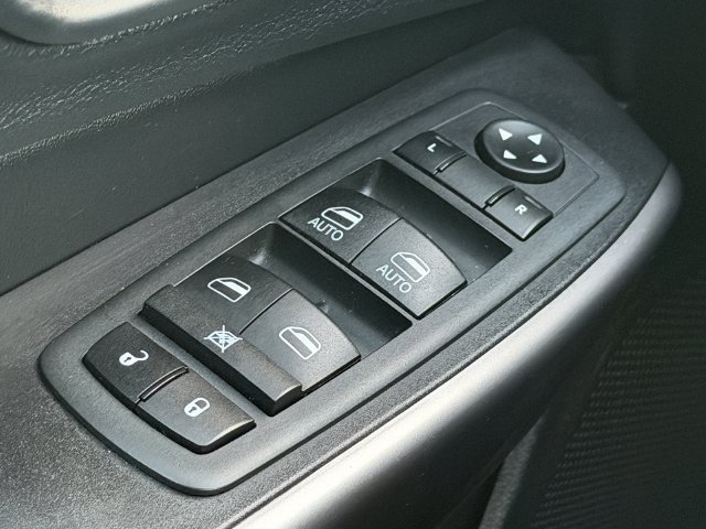 Used 2020 Jeep Cherokee Latitude Plus w/ Cold Weather Group AWD/4WD image 31