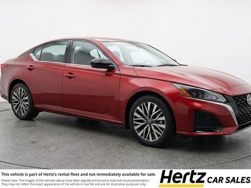 Used 2025 Nissan Altima 2.5 SV image 1