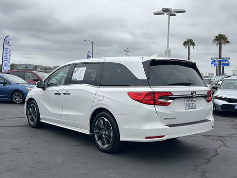Used 2023 Honda Odyssey Elite image 3