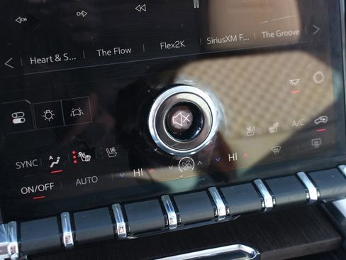 Used 2025 GMC Acadia Denali w/ Super Cruise Package image 27