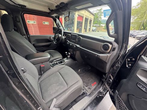 Used 2018 Jeep Wrangler Unlimited Sport S AWD/4WD image 25