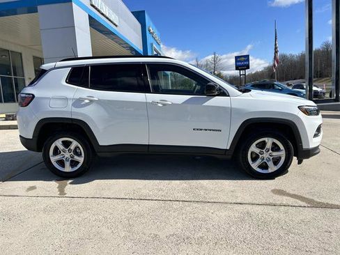 Used 2024 Jeep Compass Latitude image 3
