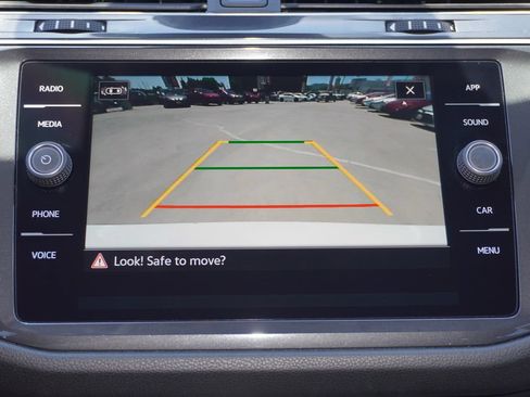 Used 2022 Volkswagen Tiguan SE FWD image 19
