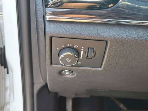 Used 2020 Jeep Grand Cherokee Overland AWD/4WD image 21
