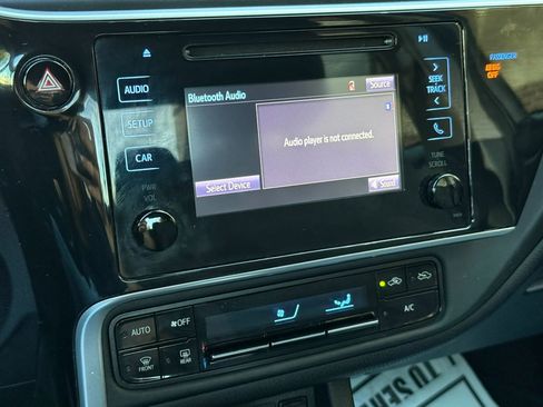 Used 2018 Toyota Corolla LE image 28