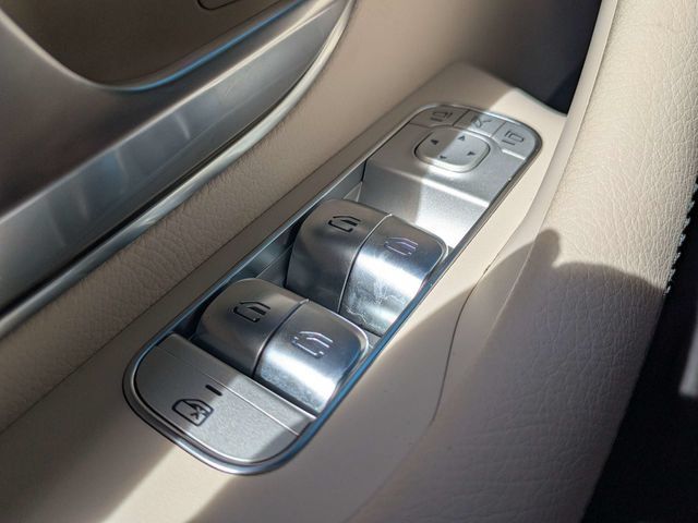 Used 2025 Mercedes-Benz GLS 450 4MATIC image 33
