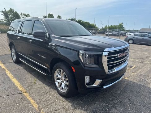 Used 2023 GMC Yukon XL SLT AWD/4WD image 22