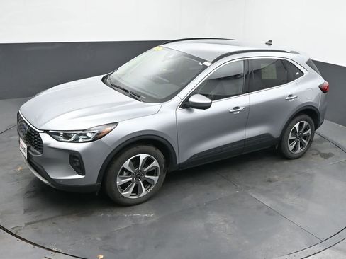 Used 2024 Ford Escape Platinum image 37