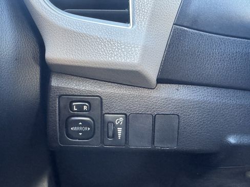 Used 2016 Toyota Corolla LE image 32