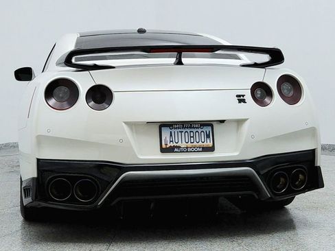 Used 2021 Nissan GT-R Premium image 4