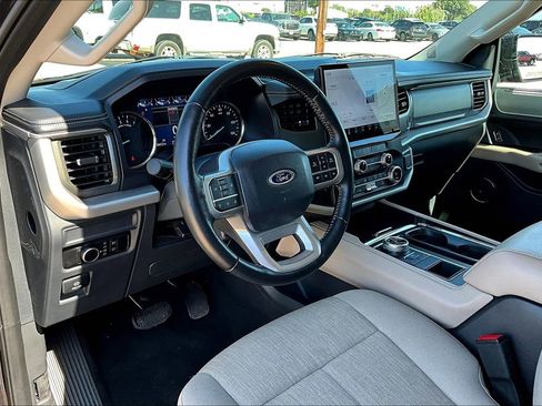 Used 2024 Ford Expedition XLT image 16