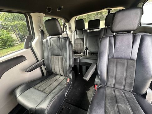 Used 2017 Dodge Grand Caravan SXT FWD image 18