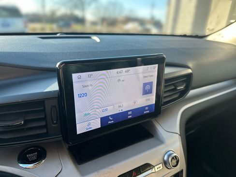 Used 2023 Ford Explorer XLT image 12