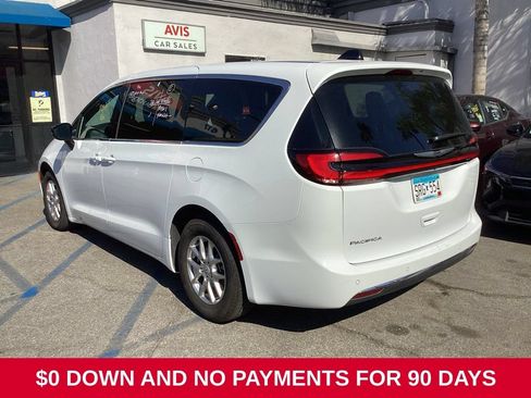 Used 2025 Chrysler Pacifica Select FWD image 6