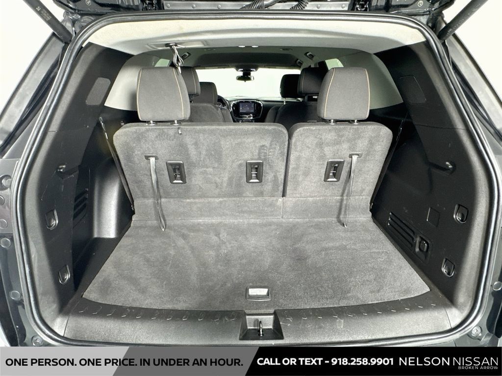 Used 2021 Chevrolet Traverse LT FWD image 25