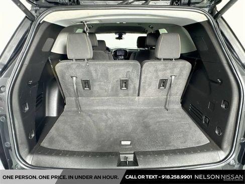 Used 2021 Chevrolet Traverse LT FWD image 25