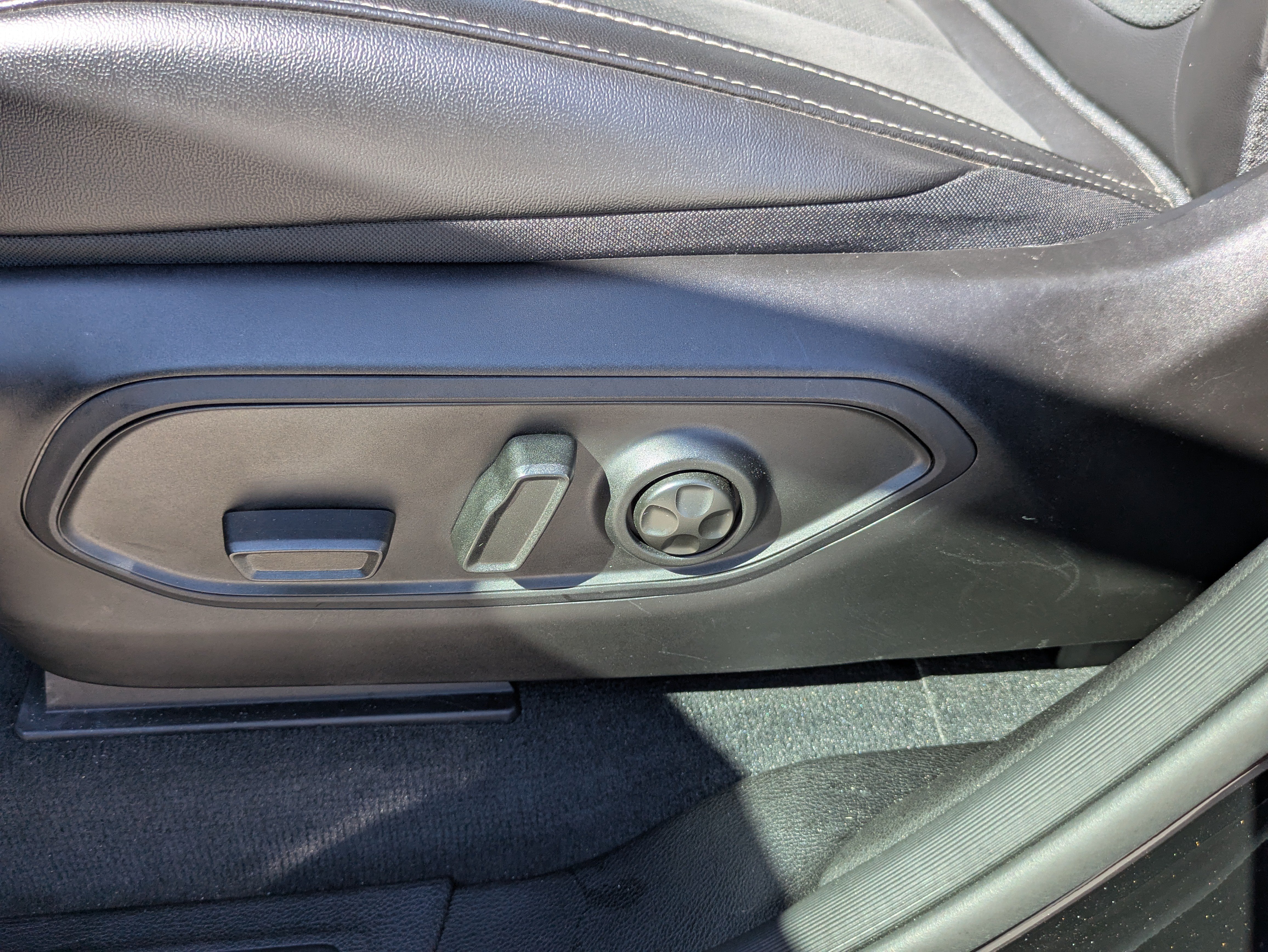 Used 2025 Jeep Grand Cherokee Altitude AWD/4WD image 11