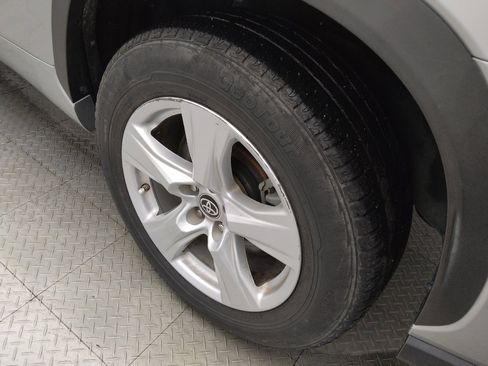 Used 2022 Toyota Highlander L FWD image 31