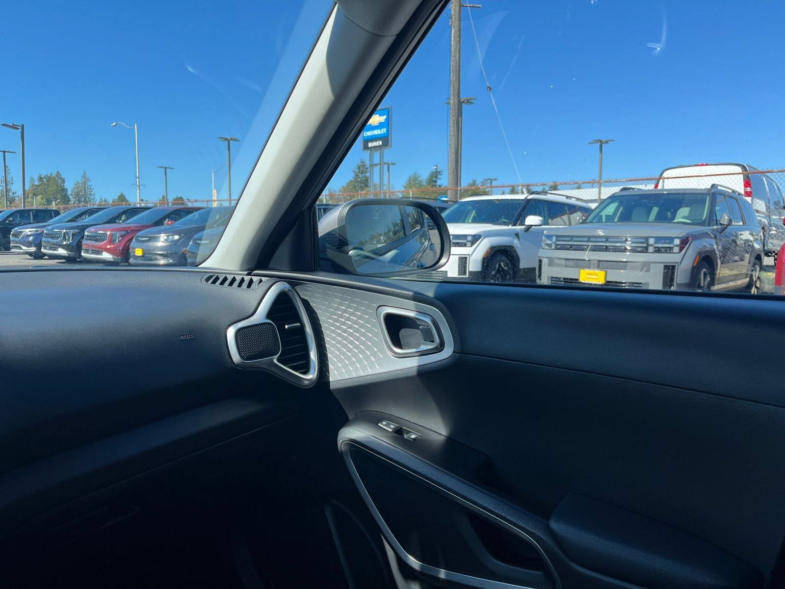 Used 2025 Kia Soul LX w/ LX Technology Package FWD image 34