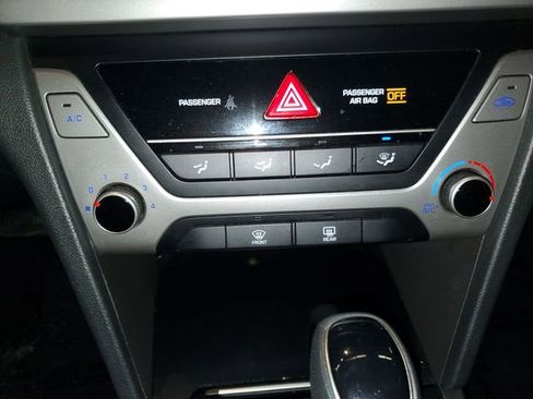 Used 2018 Hyundai Elantra SE w/ SE Connectivity Package 04 image 20