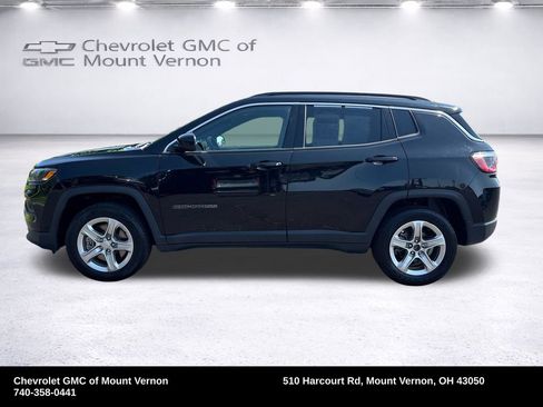 Used 2024 Jeep Compass Latitude AWD/4WD image 2