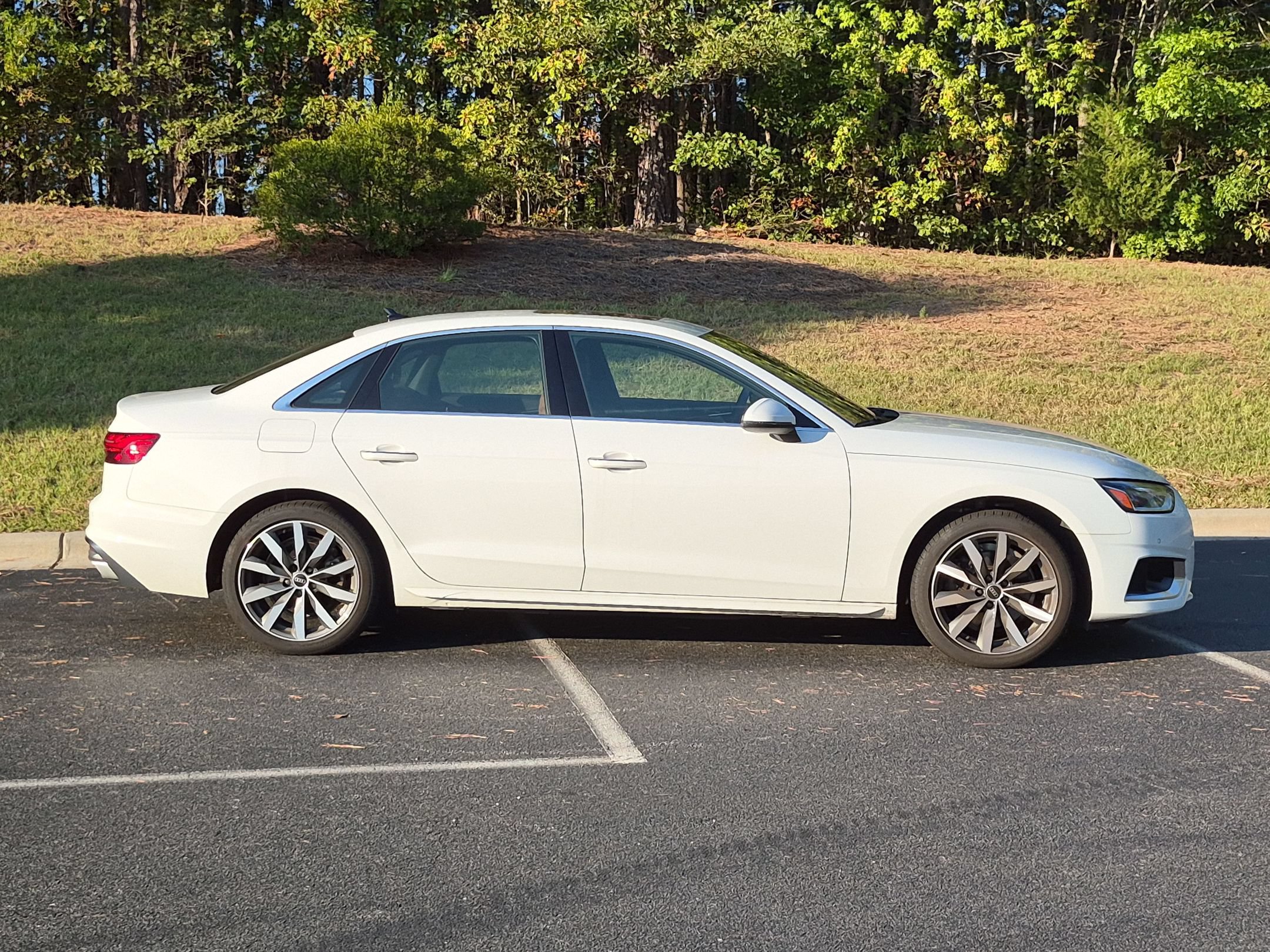 Used 2022 Audi A4 2.0T Premium w/ Convenience Package AWD/4WD image 22