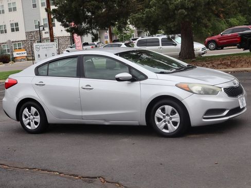 Used 2016 Kia Forte LX FWD image 2