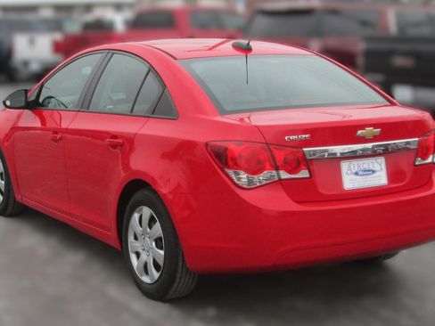 Used 2016 Chevrolet Cruze LS image 8