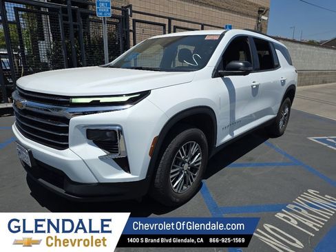 Certified 2024 Chevrolet Traverse LT AWD/4WD image 2
